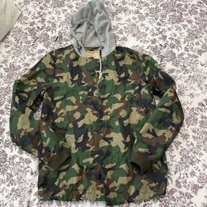 Pull&Bear Green Camouflage Men’s Raincoat with Hood size L